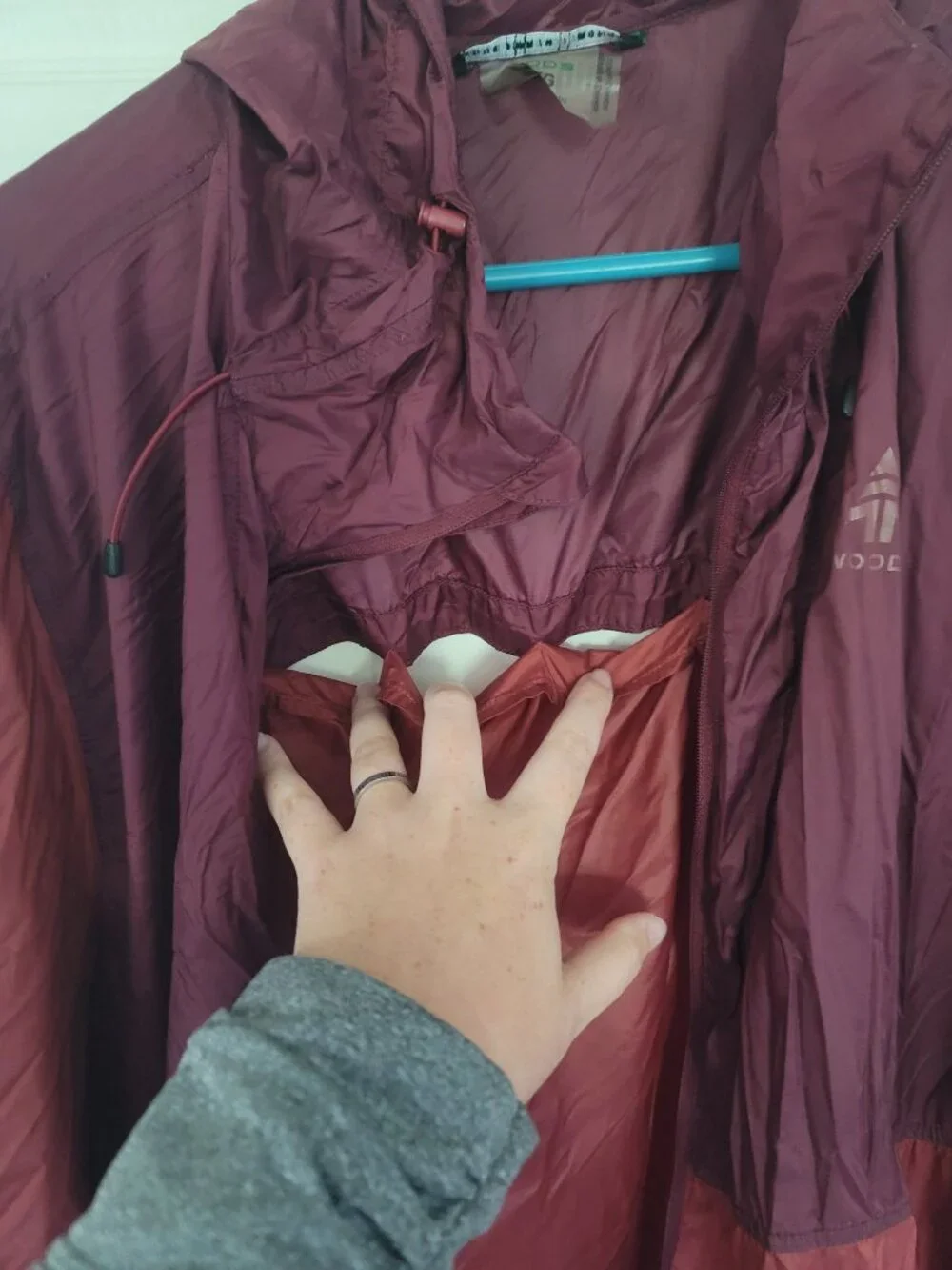 Mens Woods red/burgundy hooded full zip windbreaker - size XL